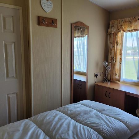 Апартаменты 6 Berth On Millfields Инголдмелс Экстерьер фото