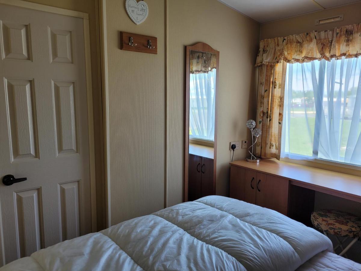 Апартаменты 6 Berth On Millfields Инголдмелс Экстерьер фото