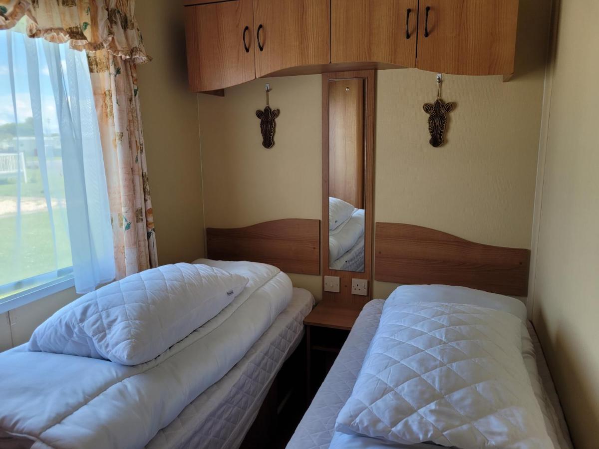 Апартаменты 6 Berth On Millfields Инголдмелс Экстерьер фото