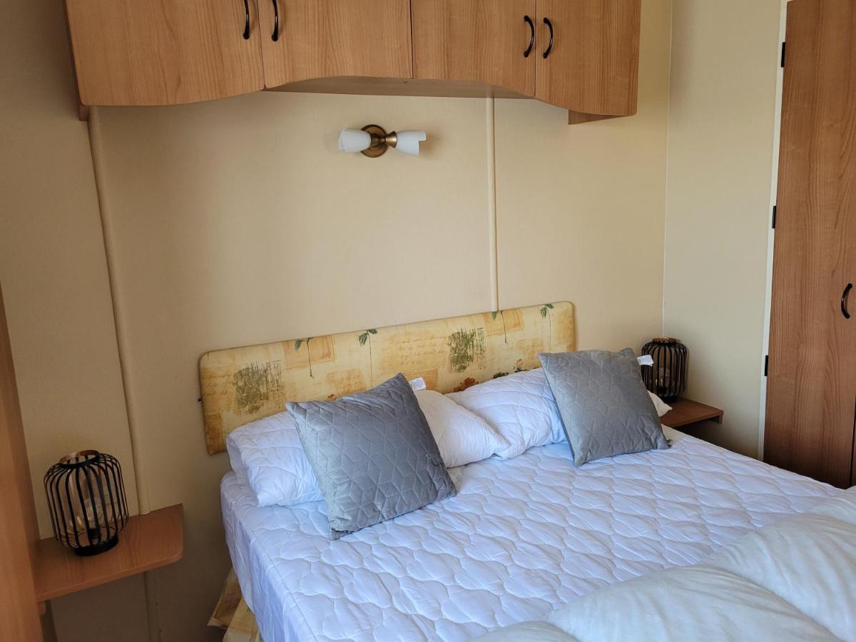 Апартаменты 6 Berth On Millfields Инголдмелс Экстерьер фото