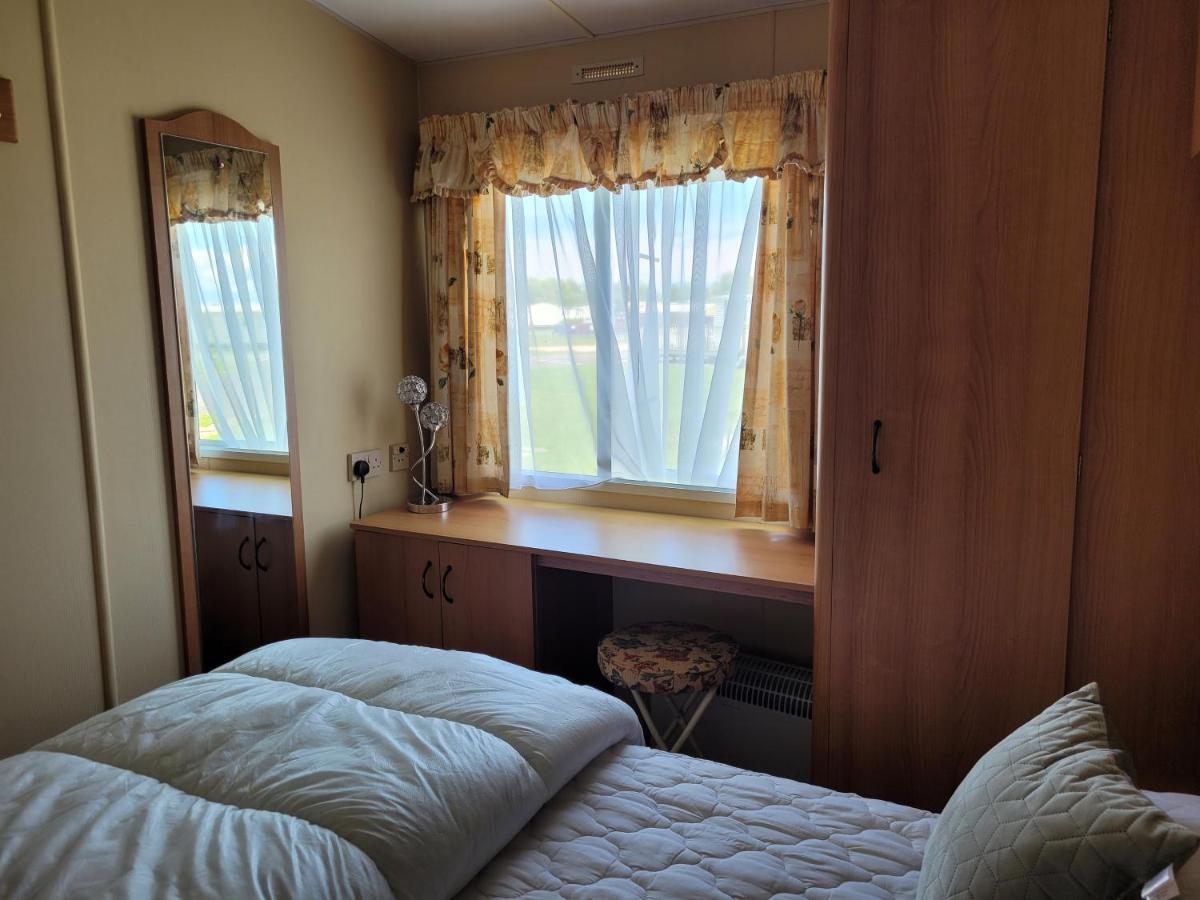 Апартаменты 6 Berth On Millfields Инголдмелс Экстерьер фото
