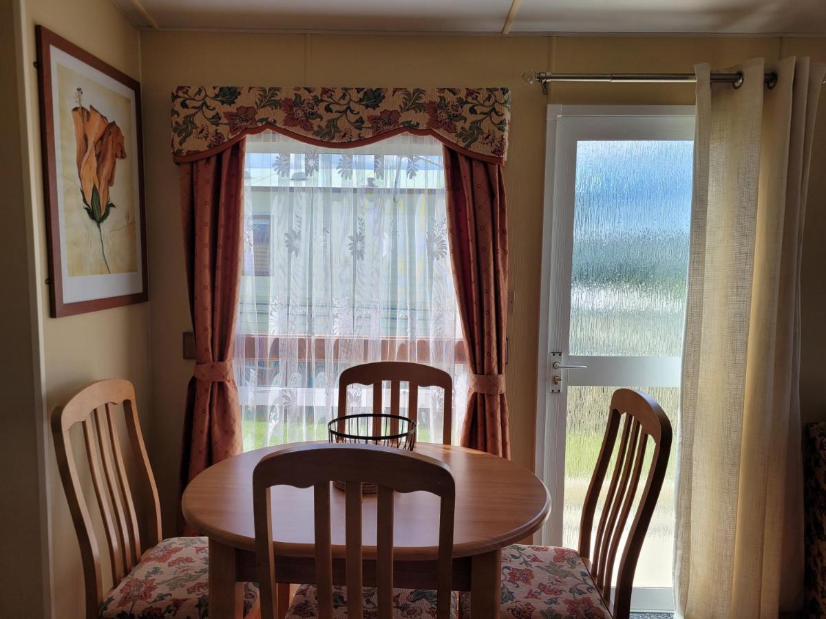 Апартаменты 6 Berth On Millfields Инголдмелс Экстерьер фото