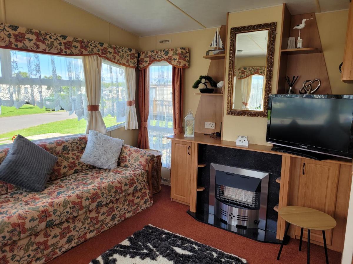 Апартаменты 6 Berth On Millfields Инголдмелс Экстерьер фото